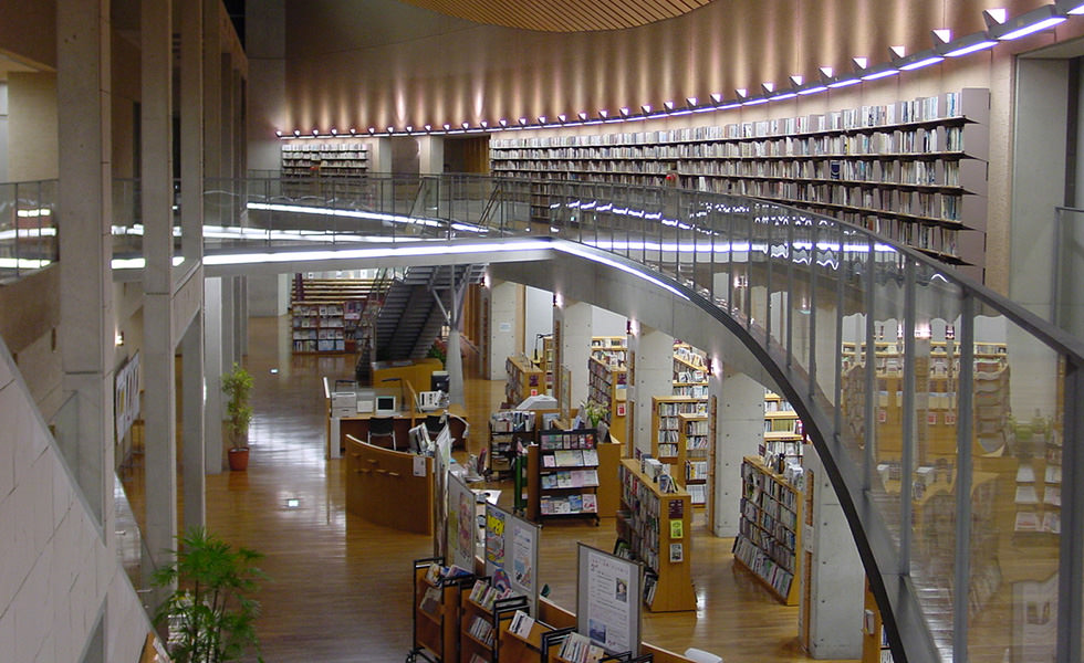 田原市中央図書館